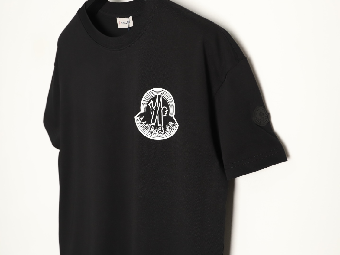 Moncler T-shirt "Black"